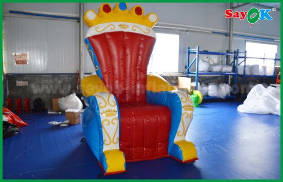 Blauw en rood pvc op maat reclame opblaasbare stoelen troon / bank voor rekwisiet